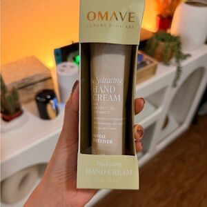 Omave Luxury Bodycare Santal & Vetiver hand cream 4 oz